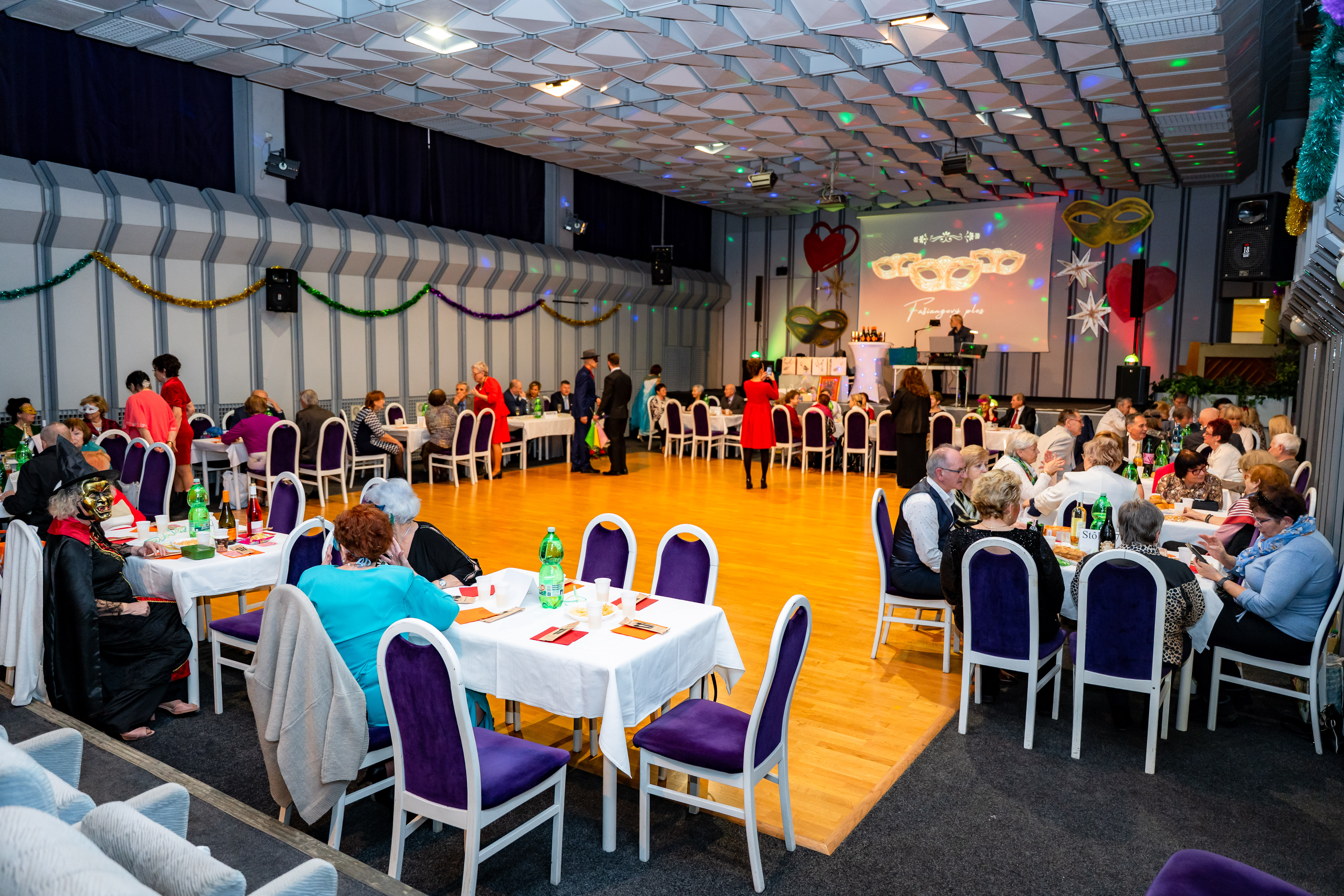 Fasiangovy maskarny ples-1